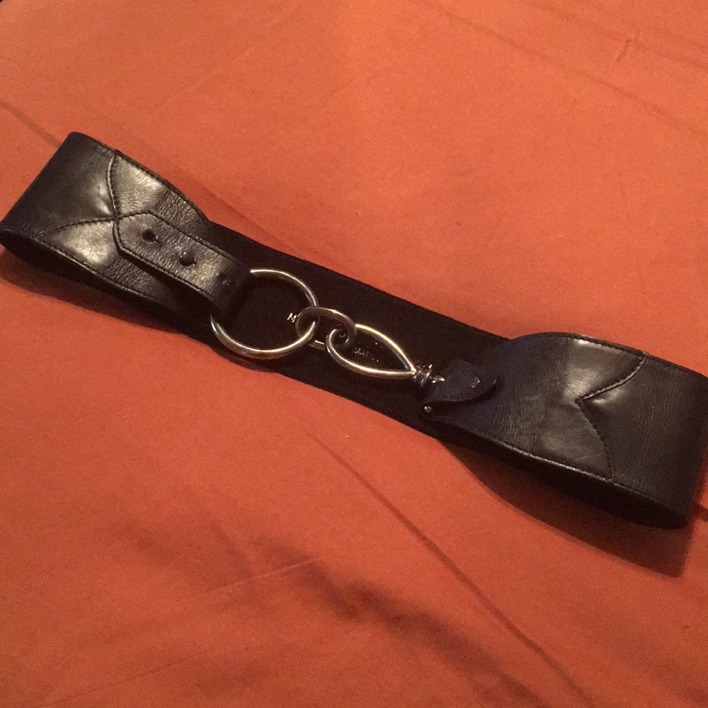 Streets ahead black leather belt